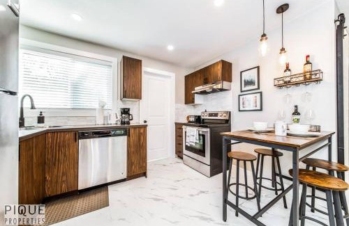 Northeast Edmonton Apartment | Park Life Retreat - King Bed - Pet Friendly - Sleeps 6