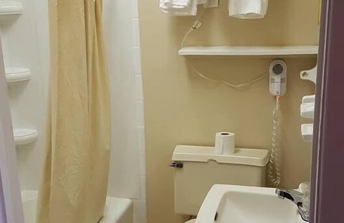 Johnson City Hotel | Park n Stay Inn