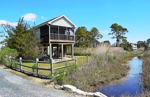 Chincoteague Cottage | Park Place-LOCATION! LOCATION! Waterview