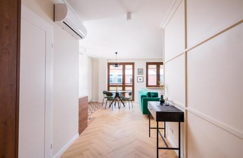 Praga Apartment | Park Praski Superior Apartment by BookingHost