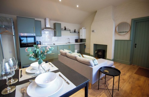 Salisbury Apartment | Park St Studio - relaxing new build apartment in the centre of Salisbury