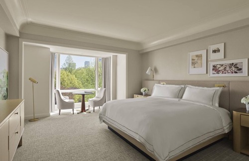 Bay Village Hotel | Park View King at The Newbury Boston!