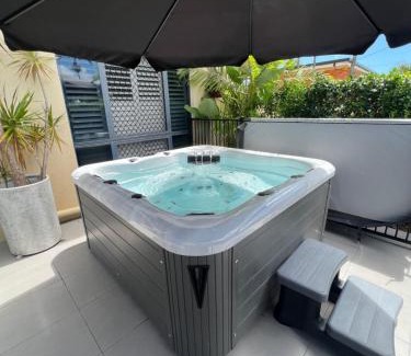 Hyde Park Apartment | Park View On Bayswater | 2 Storey Townhouse
