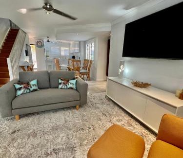 Hyde Park Apartment | Park View On Bayswater | 2 Storey Townhouse