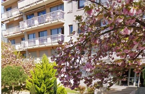 Hotel de Ville Apartment | Park view, relax and unwind! Near Paris center and Disneyland