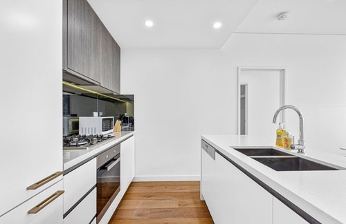 Zetland Apartment | Park-View Serenity: 2BR Waterloo Retreat with Modern Flair