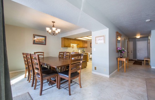 South Snyderville Basin House | Park West Town Home 3987: 5 Bedroom 3.5 Bath with Private Hot Tub