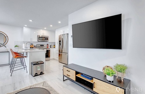 Southwest Edmonton House | Parkallen Guesthouse. Near U of A. Whyte Ave.