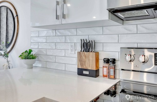 Southwest Edmonton House | Parkallen Guesthouse. Near U of A. Whyte Ave.