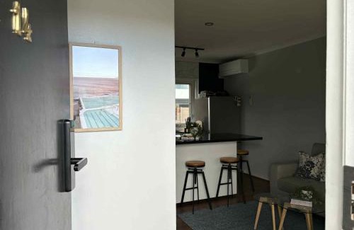 Parkdale Apartment | Parkdale Gem - Walk to Beach, Wine and Vibes
