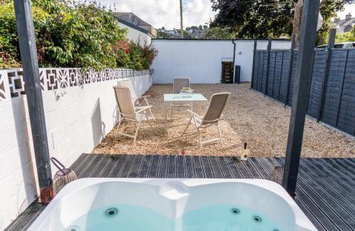 Pembroke Dock Apartment | Parke -HotTub- Apartment