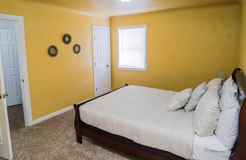 Midland House | Parker Suite