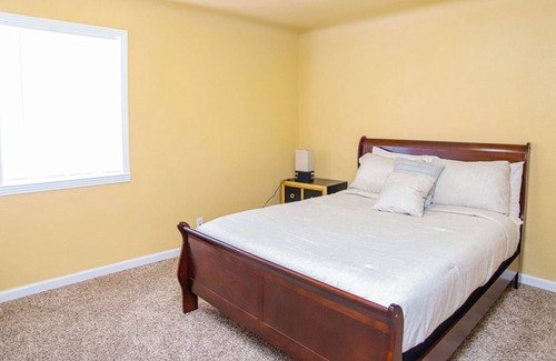 Midland House | Parker Suite