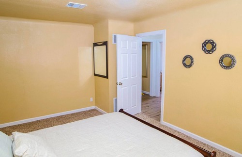 Midland House | Parker Suite