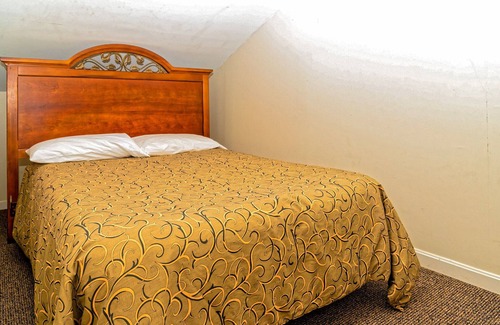 Lincoln Hotel | Parkers Motel