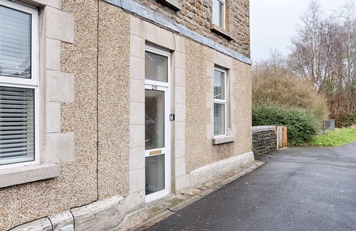 Bon-y-maen House | Parking, 5 Bedrooms Smart Tv's in all rooms!