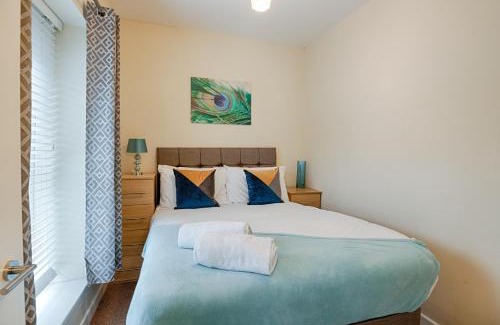 Bon-y-maen Apartment | Parking, 5 Bedrooms Smart Tv's in all rooms!