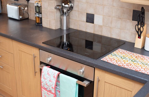 Morriston House | Parking, Garden, En-Suite & Tv's in all Rooms!