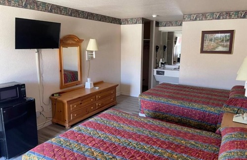 Mathis Hotel | Parking Included, Walk to Dining & Enjoy Lake Corpus Area