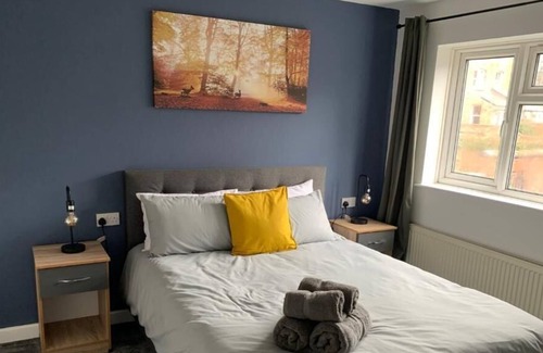 Whitnash Apartment | ❤Parking❤Netflix❤Pet Friendly❤SmartTV❤Town Center