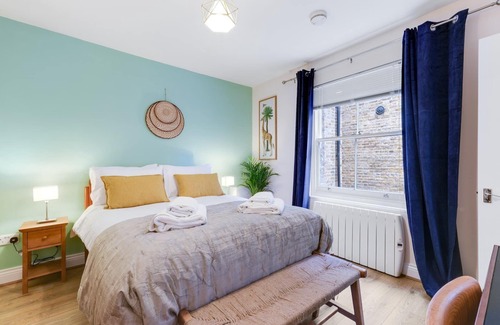 West Ealing Apartment | Parking | Smart TV | WiFi