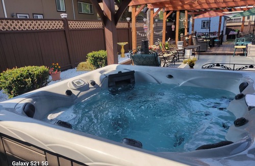 Russell House | Parkrose Luxury Suite