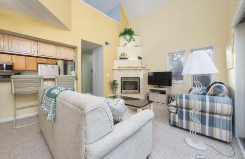 South Haven House | Parkshores 4 - community pool & steps to Lake MIchigan beaches!