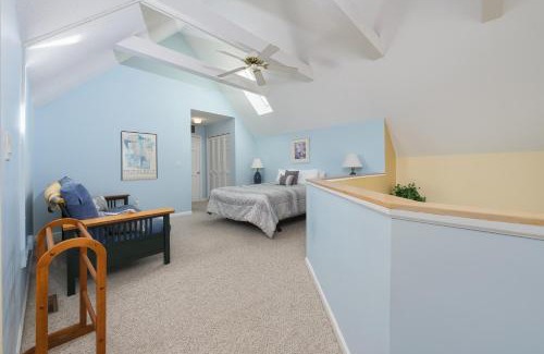 South Haven House | Parkshores 4 - community pool & steps to Lake MIchigan beaches!