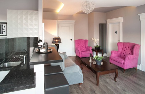 Wesoła Zachod Hotel | Parkside Apartments Old Town