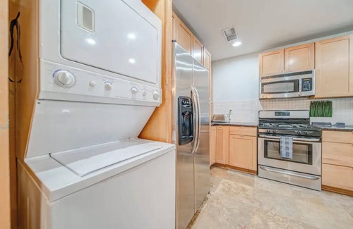Jefferson Park Cottage | PARKSIDE BUNGALOW - 15 MINS DOWNTOWN & AIRPORT + FREE PARKING!