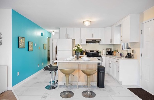 Riley Park-Little Mountain House | Parkside Charm/Minutes to Downtown/Steps to QE/Riley Park/Main St/Street Parking