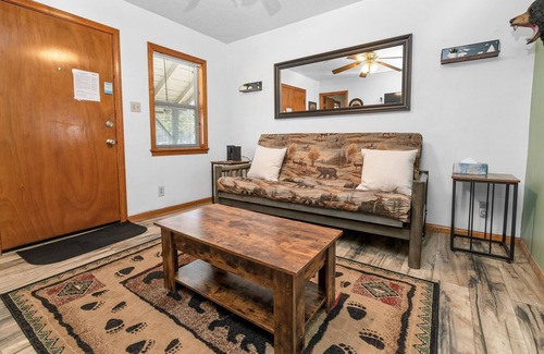 Big Bear Lake Cottage | Parkside Cottage - Newly Remodeled Cabin Walking Distance To The Lake And Village! Arcade Table! 3 Bedroom Cottage