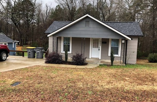 Kannapolis Cottage | Parkside Cottage Nestled Between Two Public Parks (Pet Friendly)