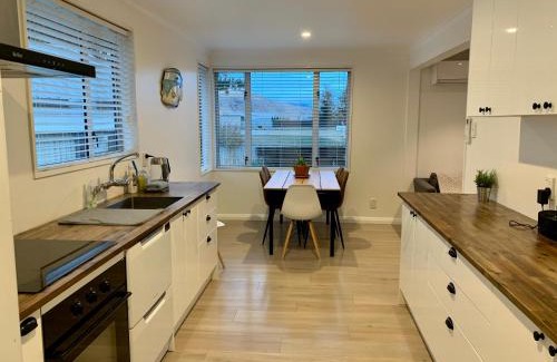 Lake Tekapo House | Parkside Holiday Home - Fully Fenced Garden
