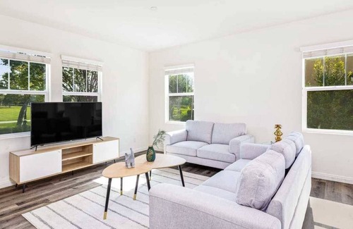 Ontario House | Parkside Palace on Heritage