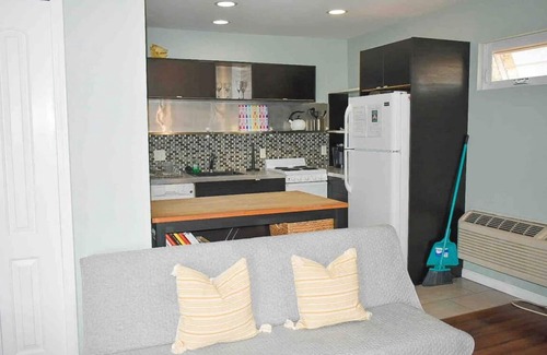 Ferndale Apartment | PARKSIDE STUDIO - PETS WELCOME!
