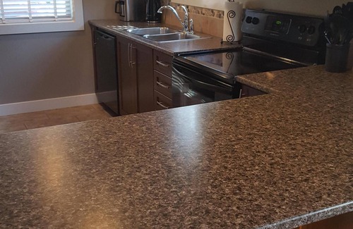 Regional District of Nanaimo Cottage | Parksville, Oceanside Village - special prices for long stays available!