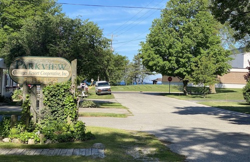 Ludington Cottage | Parkview Cottage #7 - 1/2 block to city beach