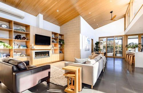 Jan Juc House | Parkview Family Retreat with Pool
