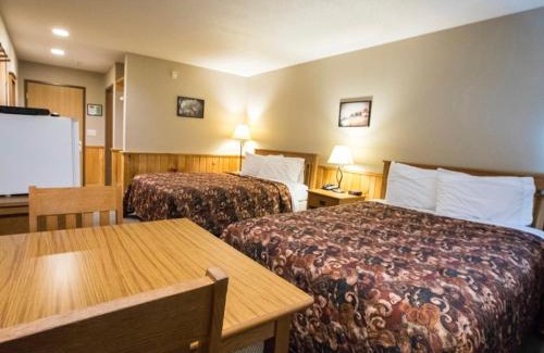 Toivola Hotel | Parkview Lodge and Grill
