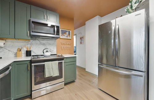 Fort Wayne House | Parkview Pearl | 5 BR Garage | W/D Extended Stays
