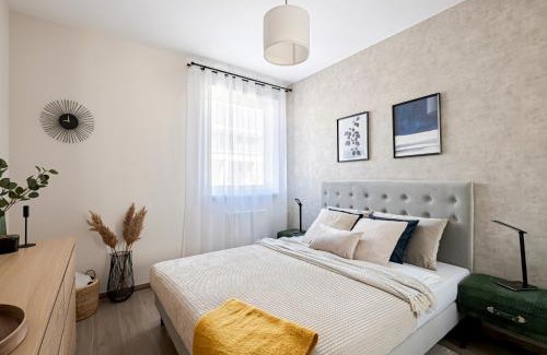 Ujlipotvaros Apartment | Parkwest Diamond Residence -Chic Apt with AC, Garage, Balcony