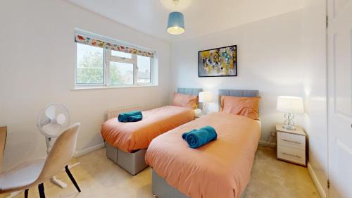 Langley Marish House | Parlaunt House - 3 bedroom with Free parking