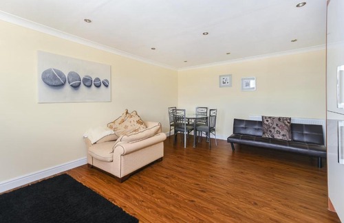 Slough Apartment | Parliament House