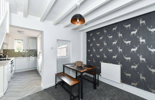 Newark House | Parliament Street - Modernized 2 bedroom apartment with enclosed garden