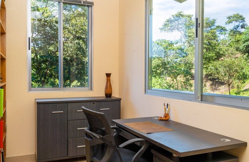 Valle Pura Vida House | Parrot-dise Perch, 3BD, Heart of Manuel Antonio
