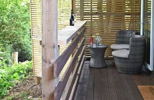 Exmouth Cabin | Parry’s hideaway, cosy little cabin by the stream, listening to the birds.