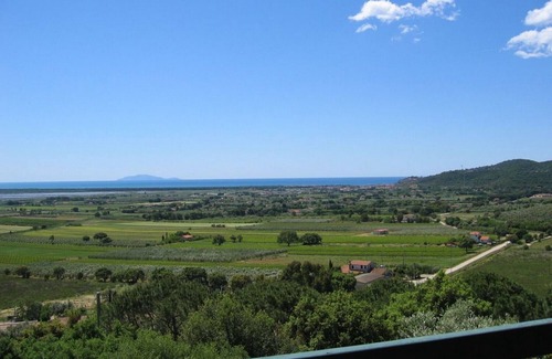 Castiglione della Pescaia Apartment | Part of a beautiful villa with swimming pool and garden, 4 km from the sea
