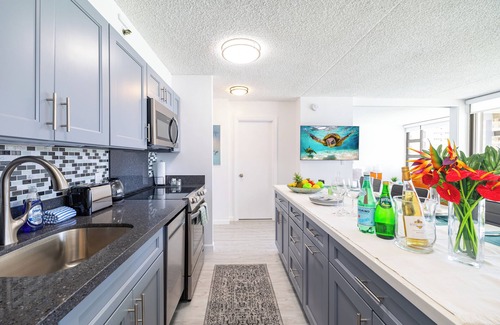 Waikiki Apartment | Partial Ocean View Condo with King or Queen Bed and Parking