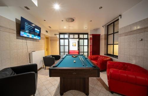 Smichov Apartment | Party ClubHouse with Bar, Panoramic Pool & Sauna